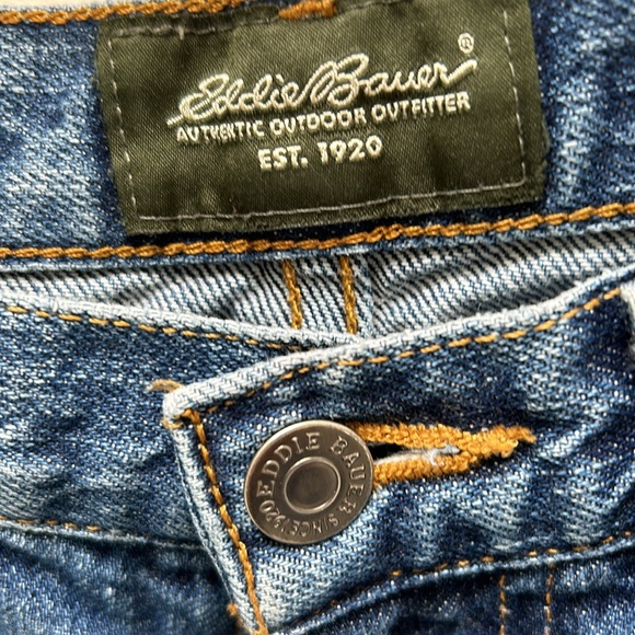 Eddie Bauer Size 31 x L32 relaxed fit - Picture 3 of 9